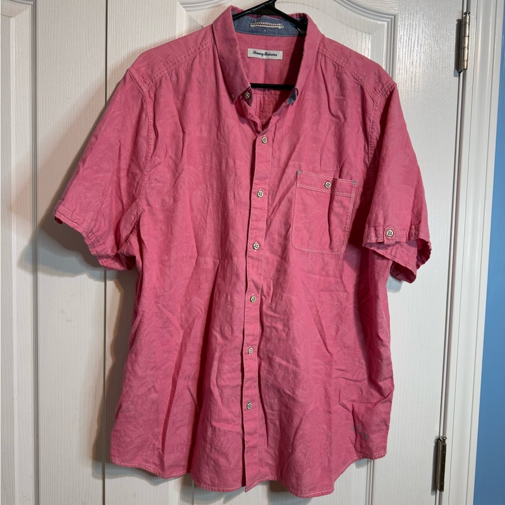 🌺 Tommy Bahama Men’s Pink Hawaiian Floral Button-Up Shirt – 100% Cotton